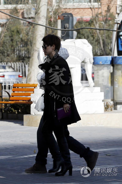 文章马伊璃顶大风现身同赴银行 破离婚传闻