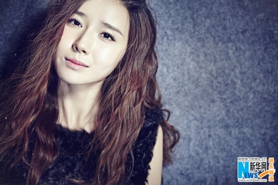 方安娜时尚写真曝光 成熟知性高冷范儿