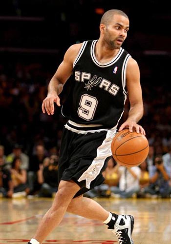 帕克创新历史 成NBA史上最快达到700胜球员