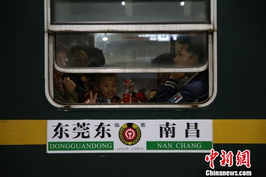 广铁京九线出现客流高峰 东莞、汕头提前进入