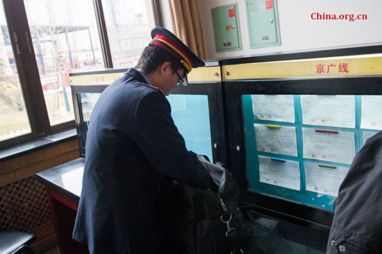 Song Jian, a deputy train driver, arrives at the dispatch center of the Beijing railway authority more than two hours before his train's departure time, to ensure he has enough time for all the preparations. [Photo by Chen Boyuan / China.org.cn]