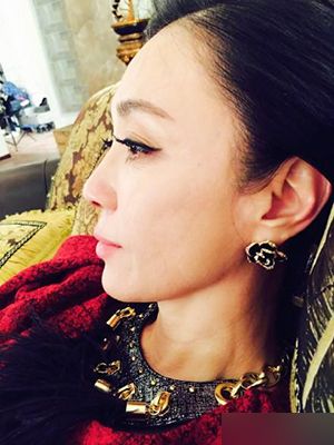 傅艺伟22岁儿子近照曝光 外形帅气天赋随母