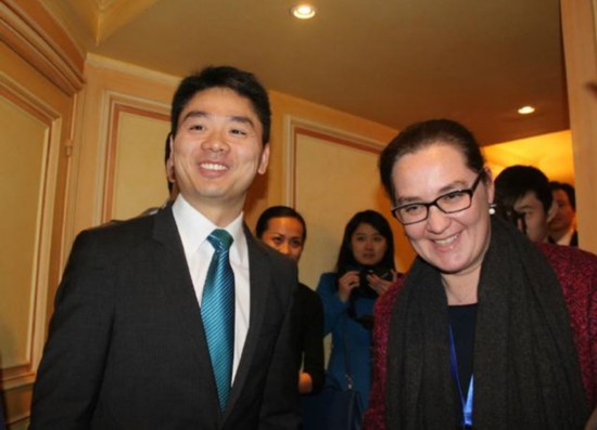 曝刘强东改口称奶茶妹妹为太太 或已结婚