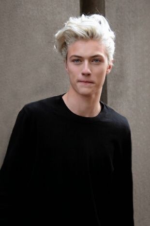 极品银发小鲜肉!男装周16岁男模颜值爆表