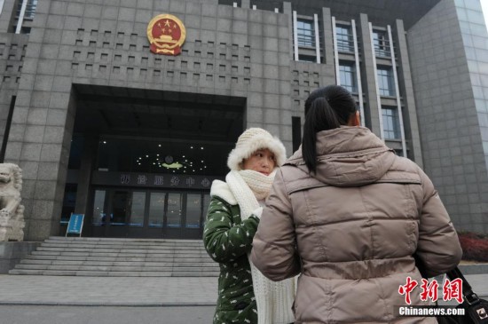 官二代毁容少女面部颈部多处烧伤 索赔360余万