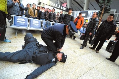 春运首日四大站32万旅客离京火车票退票量猛增