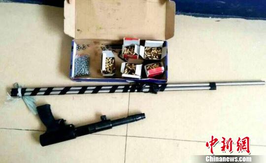 广西男子骑摩托车携自制枪支弹药被查 欲回乡