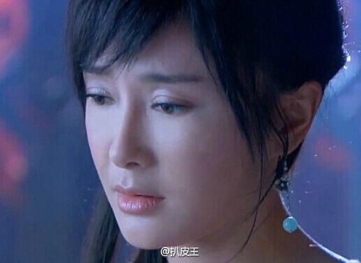 秦岚整容撞脸袁姗姗 削脸变丑整容前后对比照