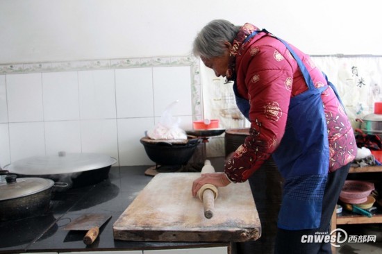 酒曲劝酒 炸油馍?杂面横山农村年味儿飘飘