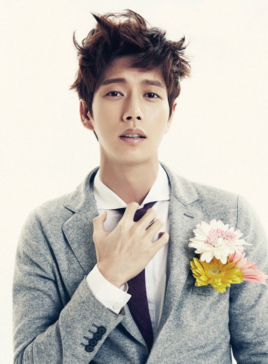 朴海镇毕业照曝光 容貌变化大被疑整容(图)