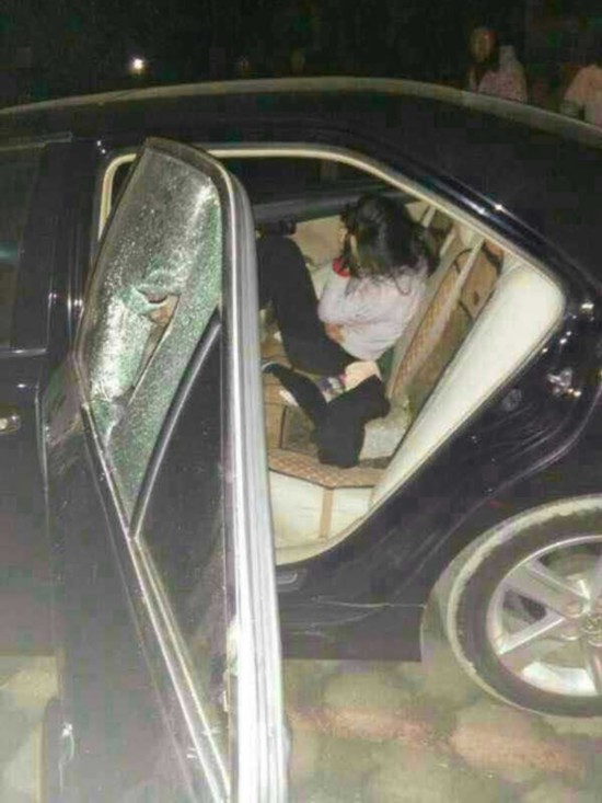 官员公车内强奸女干部 警察丈夫目睹全过程(图