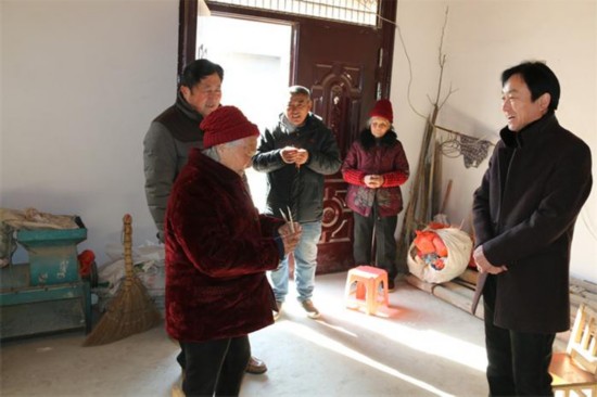 定远县粮食局深入连江镇开展走访慰问活动