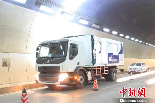 隧道快速检测车武汉问世 打破国外设备和技术