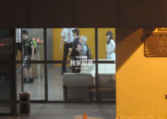 汪峰送章子怡9克拉钻戒求婚 女方含泪称 愿意