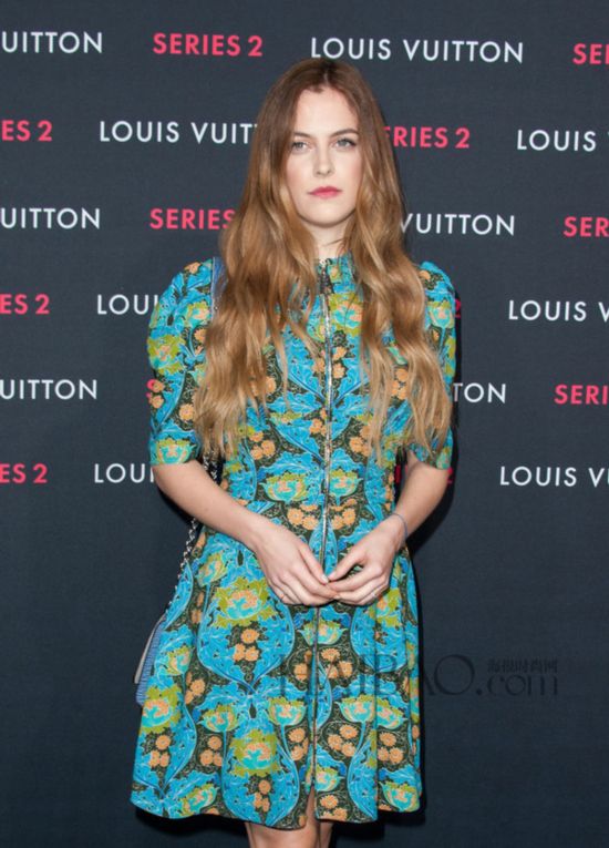 ݶ򡤿ܽ (Danielle Riley Keough) ·סLV (Louis Vuitton) Series 2Ԥ
