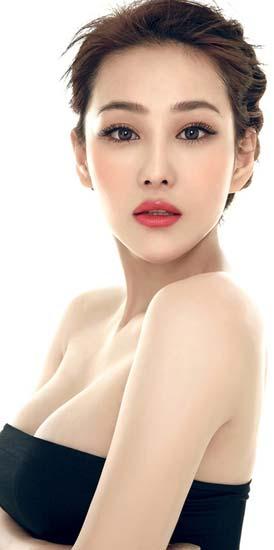 李小璐杨幂脸僵Baby假脸遭吐槽 女星整容失败