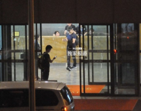 汪峰送章子怡9克拉钻戒求婚 女方含泪称 愿意