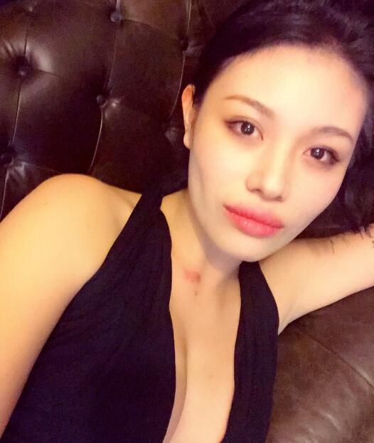 前女友葛荟婕炮轰汪峰是四眼短腿 18岁为汪