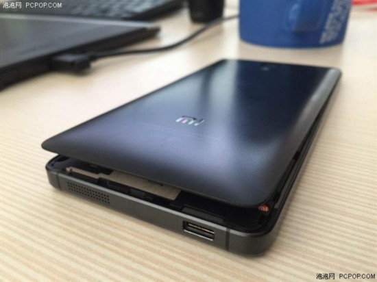 突发!用户曝小米手机4充电时电池鼓包