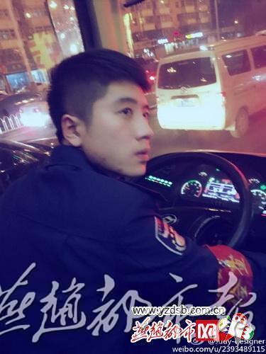 石家庄帅哥公交司机走红 网友称公交福利(图)