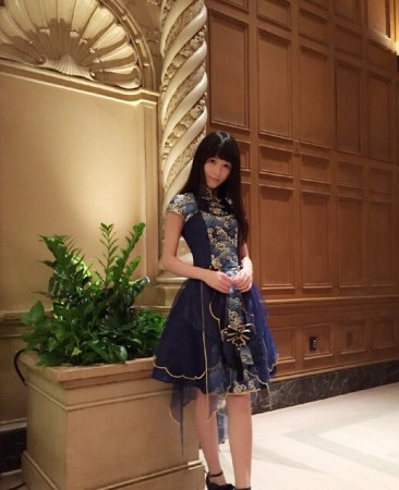 徐娇着美艳长裙秀美腿 网友:<em>越来越有女人味</em>了