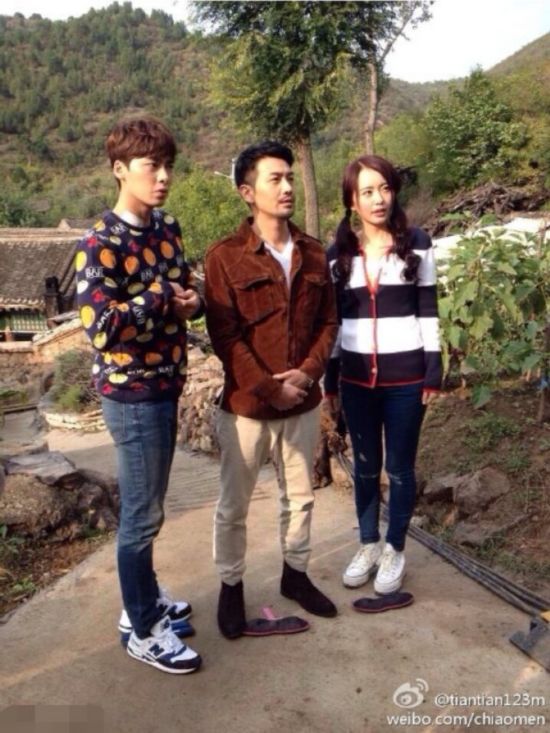 传杨幂撮合李易峰唐嫣 两人公开穿情侣装