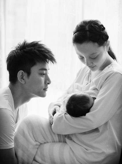 汪峰求婚现场打群架 明星罕见全家福曝光(图)