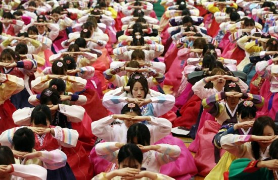 韩<em>女子高中学生</em>毕业典礼行成人礼(组图)--陕西