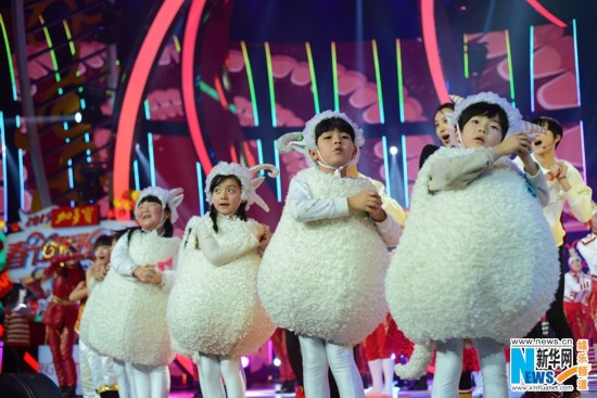 芒果春晚彩排花絮 <em>TFBOYS</em>穿花<em>外套</em>汪涵变人