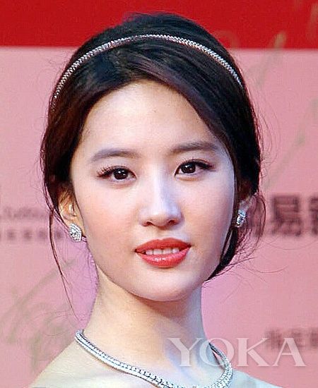 丹凤眼中国古典文学中,柳叶眉,丹凤眼,樱桃小嘴是对传统美人的最好