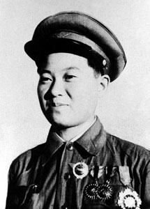 解放军中“花木兰”:扮男五年被抱急拔刀
