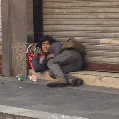 成都街头现"神似彭于晏"乞丐(图)