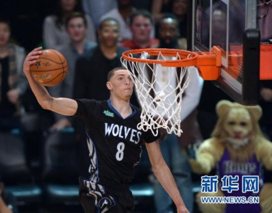 NBA全明星周末:拉文夺得扣篮大赛冠军(图)