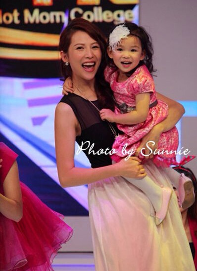 小S金喜善林青霞<em>女儿</em>全<em>像</em>爹 没遗传妈妈美貌的