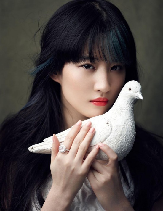 刘亦菲复古妆容大片曝光 黑色网纱<em>蒙面</em>冷艳性
