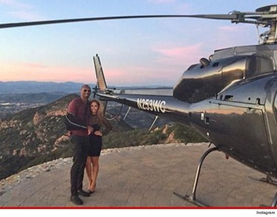 科比直升机载美妻兜风 瓦妮莎戴巨钻晒恩爱