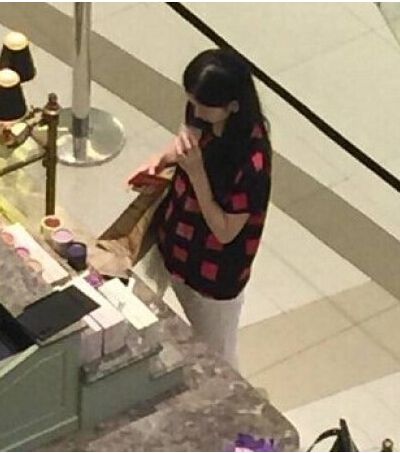 刘强东疑与章泽天太太已婚 晒婚戒称有你最