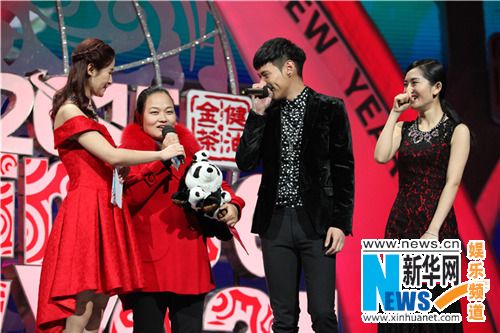 《奇妙》登华人春晚 杜天皓献吻青姐上演世纪