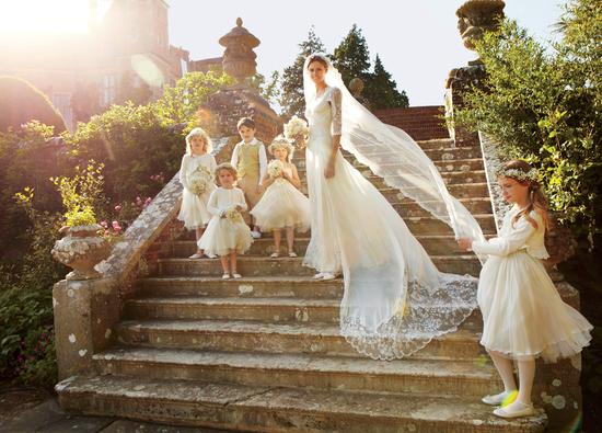 英国买婚纱_英国王妃凯特婚纱(2)