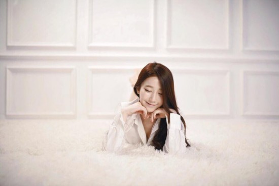 雪肌女实习老师爆红 学生爱戴网友质疑