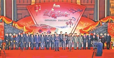 百色市市委、市政府举行2015年迎春茶话会--人