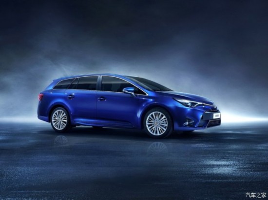 () Avensis 2015 