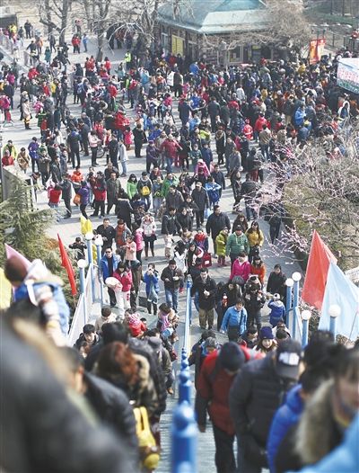 各条高速迎来返京最高峰 京港澳高速堵车10公