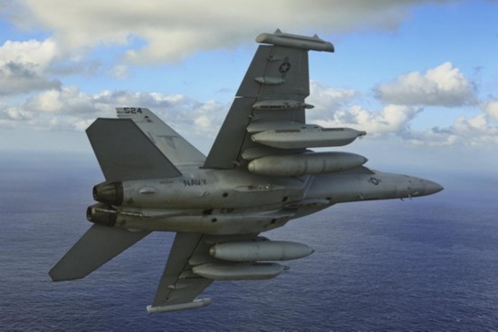 美日澳联合军演 三国战机编队飞行