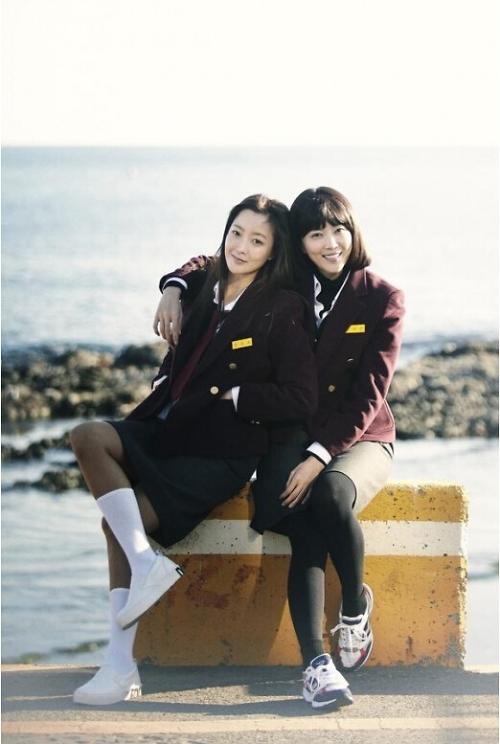 金喜善新剧扮高中生 昔日美貌犹存惹人羡(组图