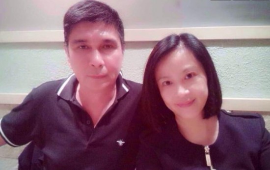 蒋欣撒娇亲妈妈脸蛋 盘点明星与父母罕见合影