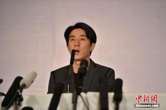 房祖名获释后<em>发</em>微博晒新发型 成龙亲自为儿剃