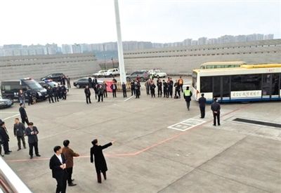 国航CA1336航班紧急备降 女子机上喊要爆炸