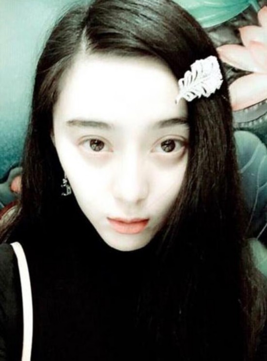 贾玲清纯照曝光吴尊娇妻罕见露面范冰冰晒素颜