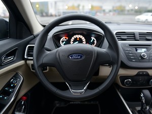 �������� ���˹ 2015�� 1.5L �Զ�������